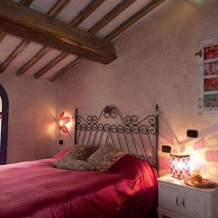 바르베리노 디 발 델사 La Casina Di Cioccolata B&B 외부 사진